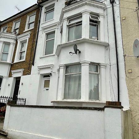 Elmdene Road Apartment London Bagian luar foto