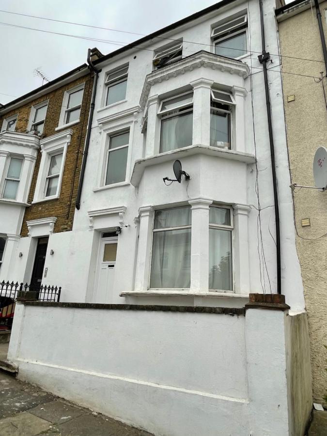 Elmdene Road Apartment London Bagian luar foto