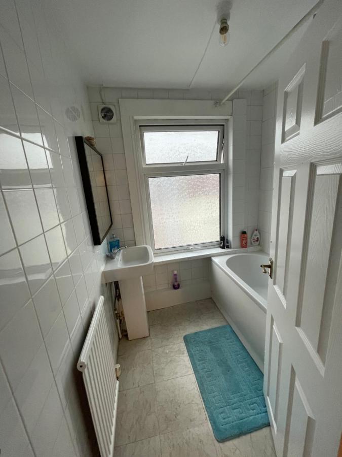 Elmdene Road Apartment London Bagian luar foto